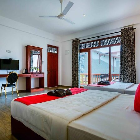 Polhena Grand Resort & Banquet Matara Eksteriør billede