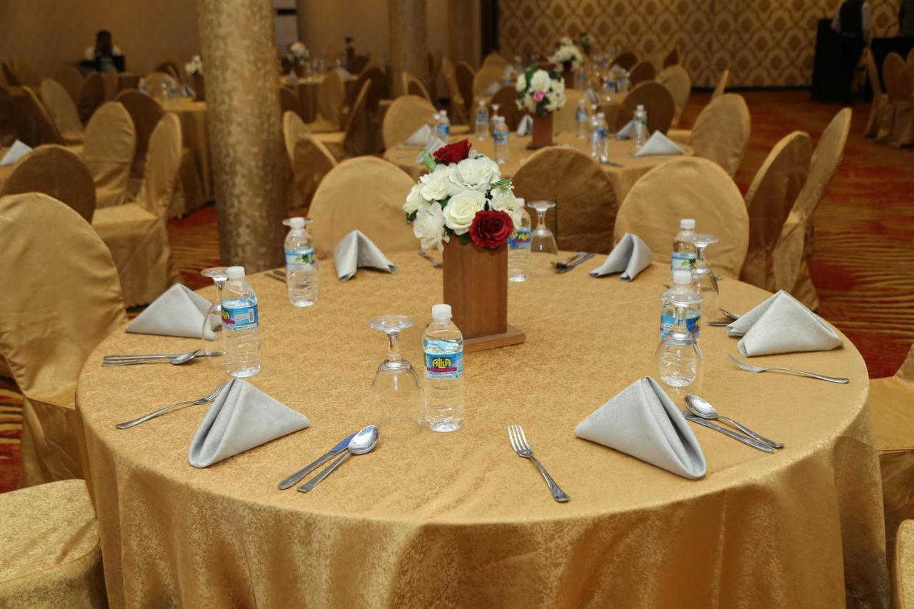 Polhena Grand Resort & Banquet Matara Eksteriør billede